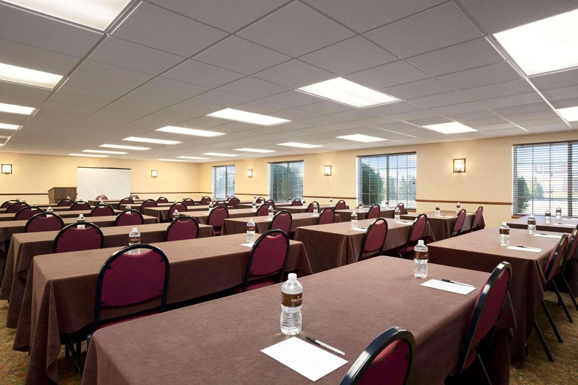 Country Inn & Suites By Radisson Bismarck Waterpark 外观 照片