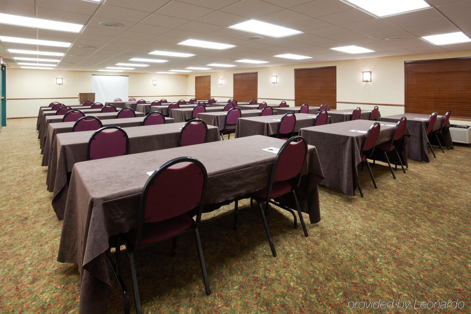 Country Inn & Suites By Radisson Bismarck Waterpark 商务 照片